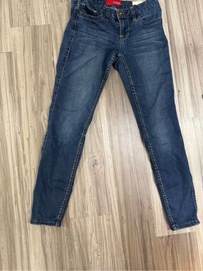 #17 Guess Skinny Jeans Women’s Size 27